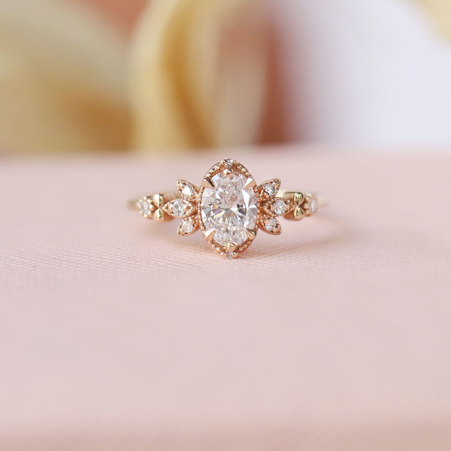 0.75 Karat IGI Sertifikalı Vintage Oval Lab Pırlanta Yüzük